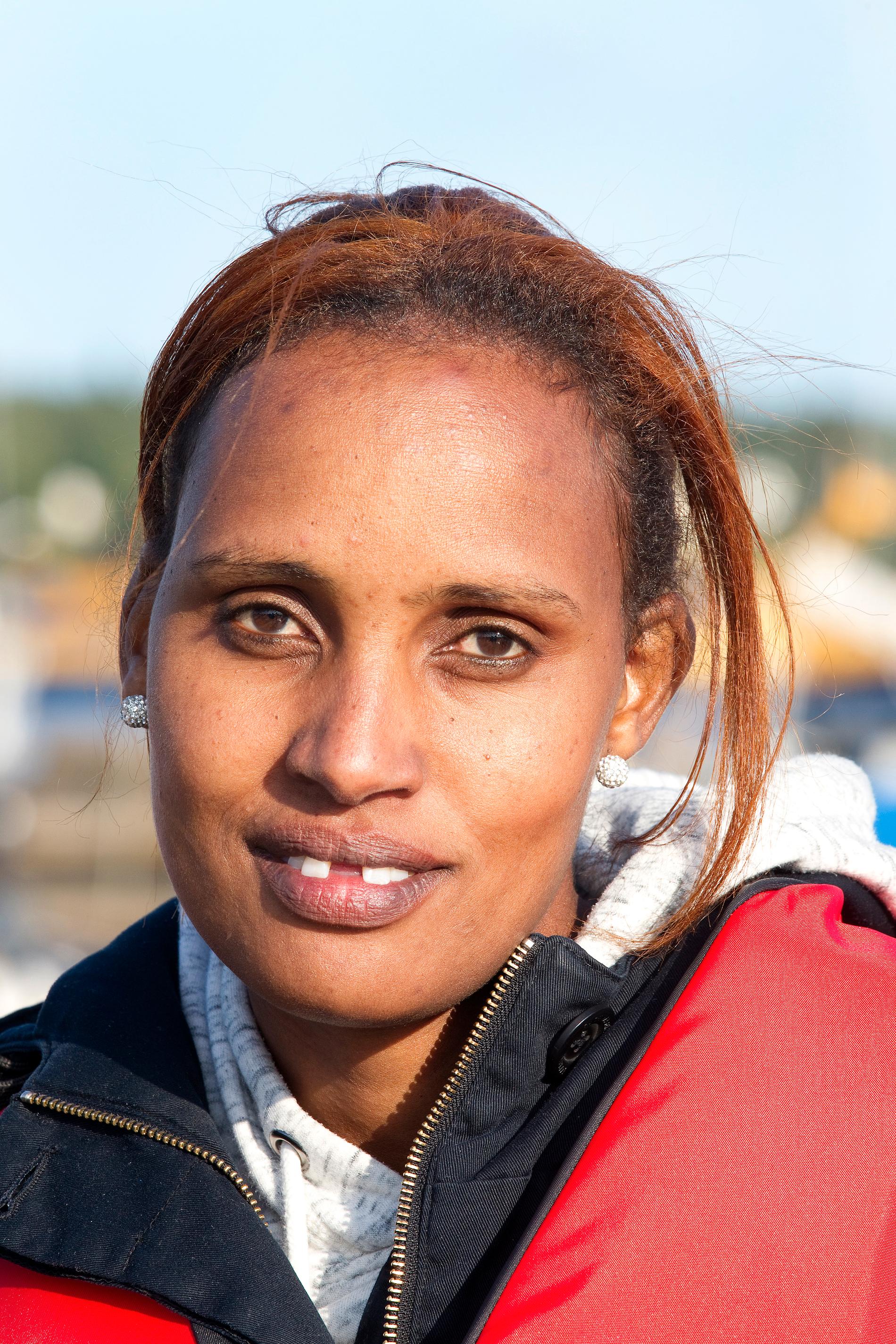 Rgat Andestion flydde till Sverige från Eritrea via Medelhavet. Seglingen med Simon har gett henne fina erfarenheter från havet. 