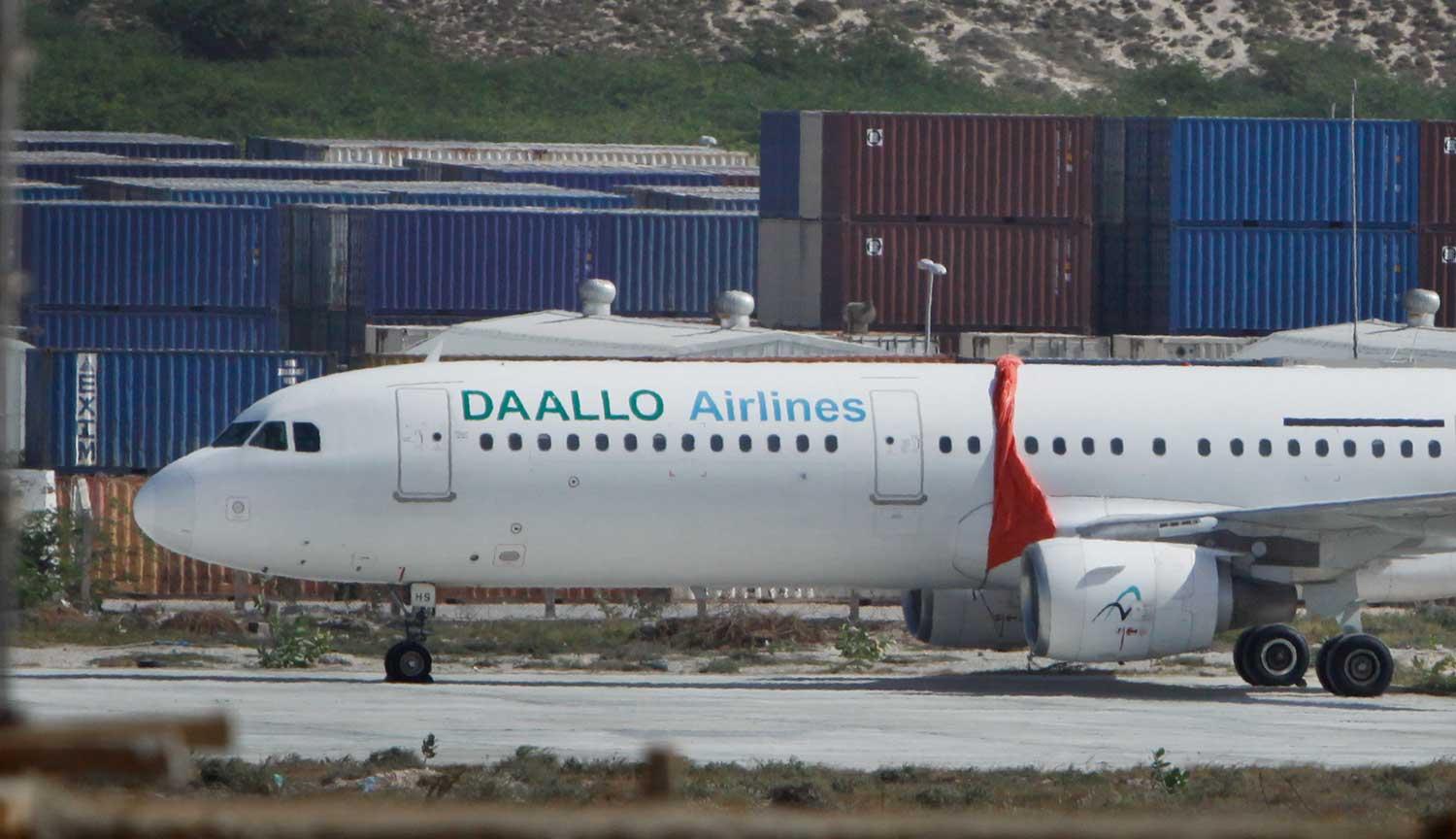 Flygplanet Daallo Airlines flight D3159 tvingades nödlanda i Somalia på grund av ett bombattentat.