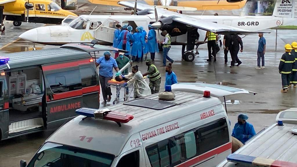 Brännskadade patienter flögs till Guyanas huvudstad Georgetown.
