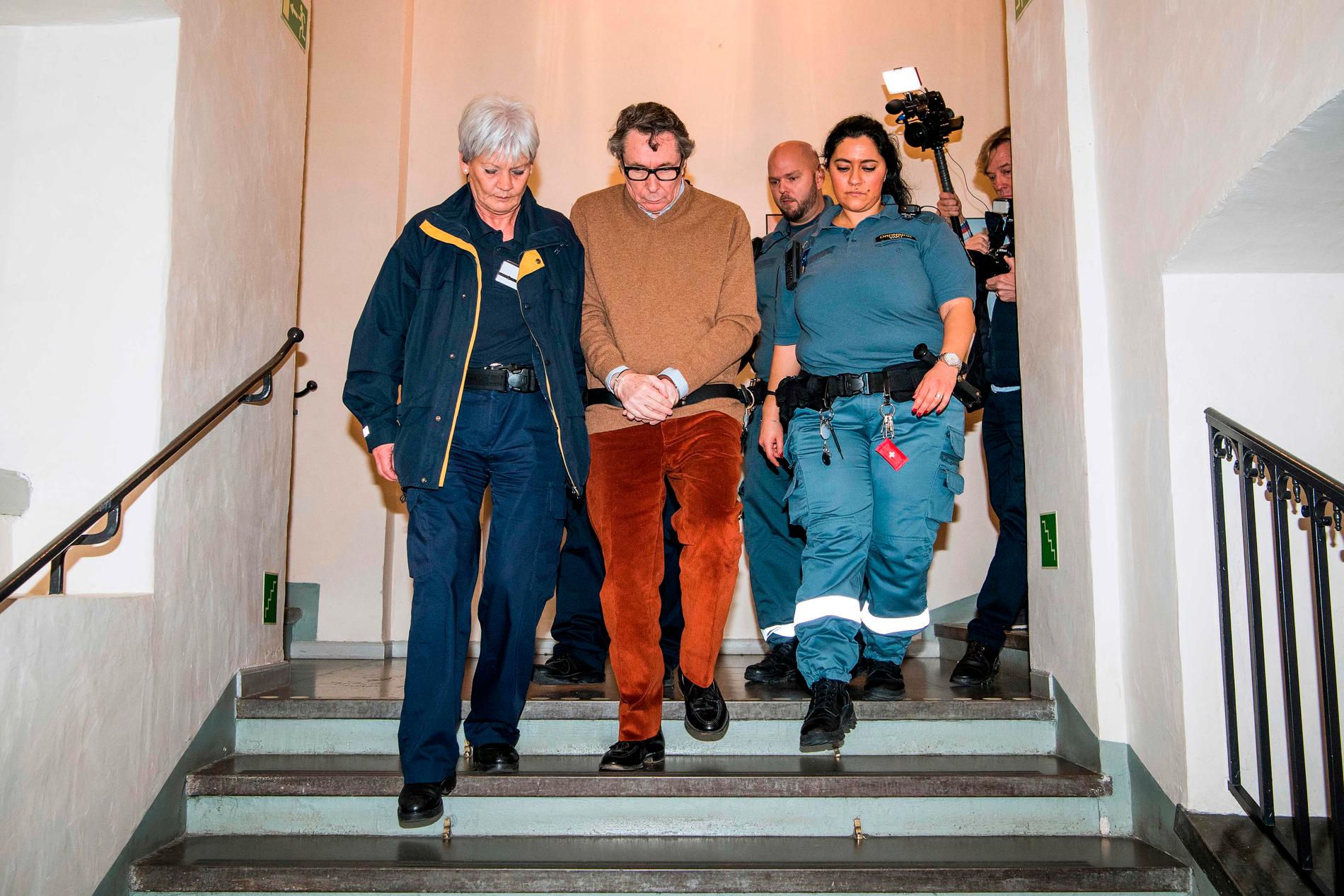 Kulturprofilen Jean-Claude Arnault anländer till rättegången i Svea hovrätt. Han fälldes för våldtäkt i Stockholms tingsrätt, men överklagade fängelsedomen. 