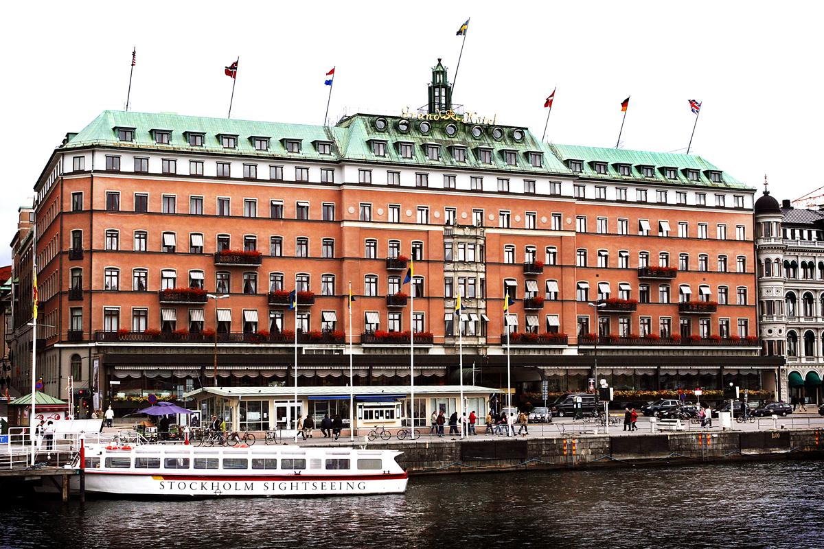 Festen ska hållas på Grand hotel i Stockholm.
