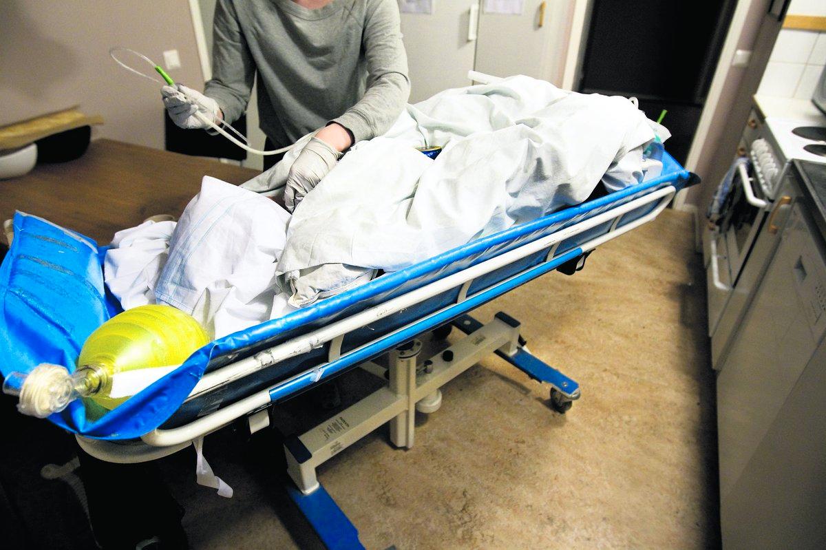 VILL INTE LEVA Aftonbladet har i går och i förrgår berättat om Kim, 31, som i 26 år levt med respirator. Nu orkar hon inte leva längre och har i ett brev till Socialstyrelsen bett om att få hjälp att dö.