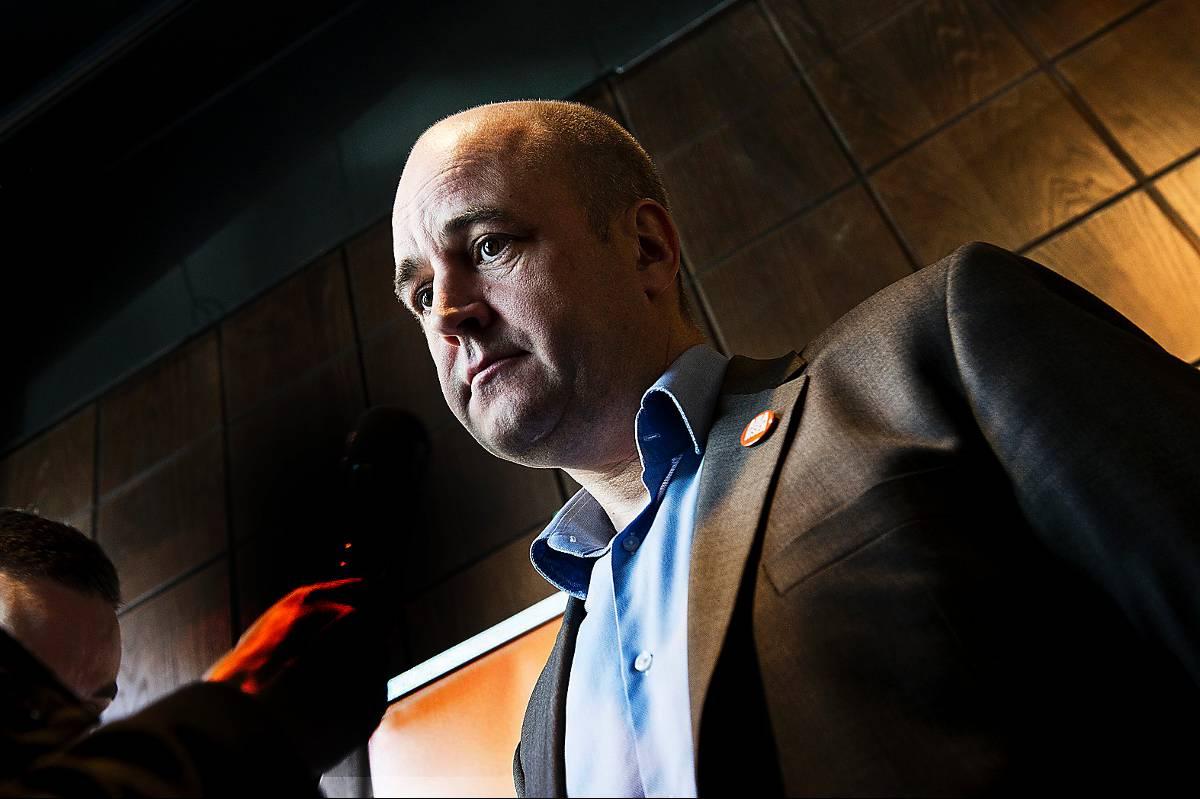 Leendet är borta Det är dags för statsminister Fredrik Reinfeldt att svara på hur hans dagsform ser ut. Ska han försöka vinna nästa val – eller försvinna?