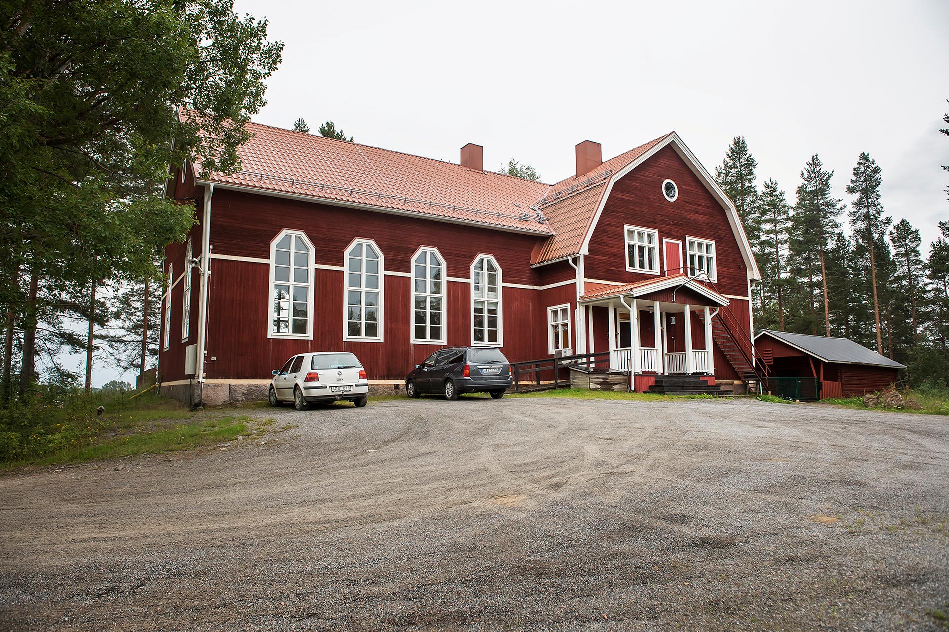 Bönehuset i Gummark har hållit öppet för att ge stöd åt dem i byn som vill.