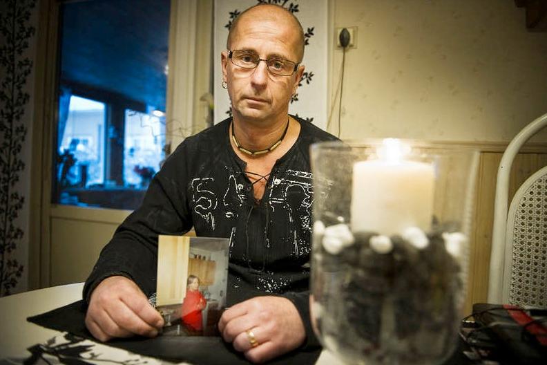 Saknar sin syster Sissi Johanssons bror Jorma Aspedike fick ett samtal från grannar som berättade att hans syster omkommit i en brand.