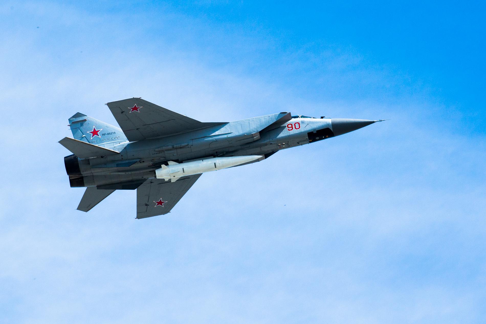Ryssland ligger bara bakom en bråkdel av kränkningarna av svenskt territorium de senaste tre åren, enligt siffror från Försvarsmakten. Ett ryskt flygplan av modell MiG-31K vid en parad i Moskva 2018.