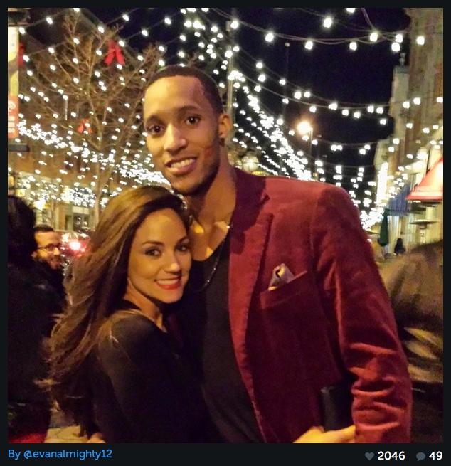 Basketstjärnan Evan Turner, 25, firade nyår med sin flickvän. Turner spelar i NBA-laget Phialdelphia 76ers.