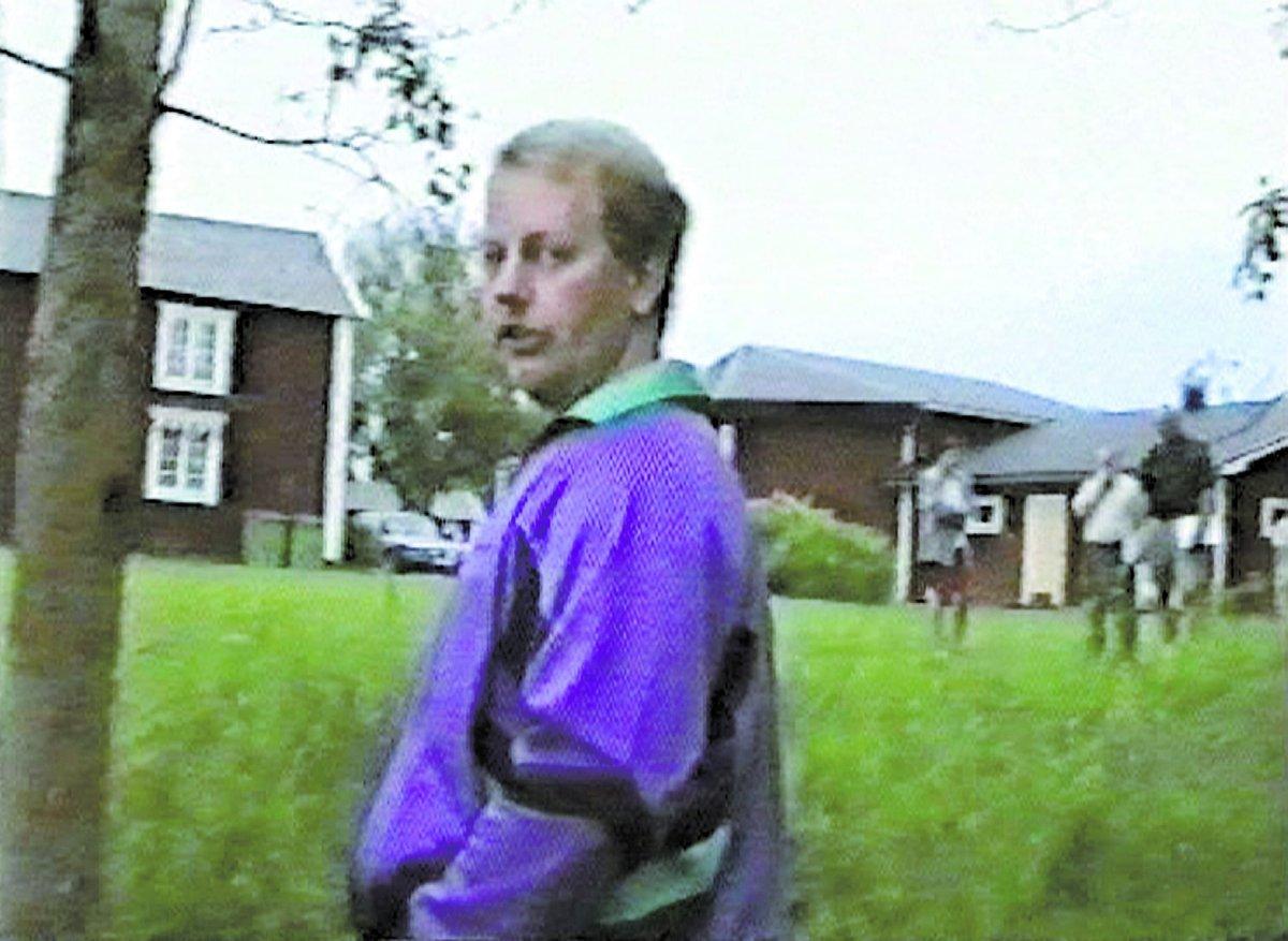 Anders Eklund vallas på brottsplatsen i samband med hovrättens dom på 6 månaders fängelse för misshandel av en kvinna 1995.