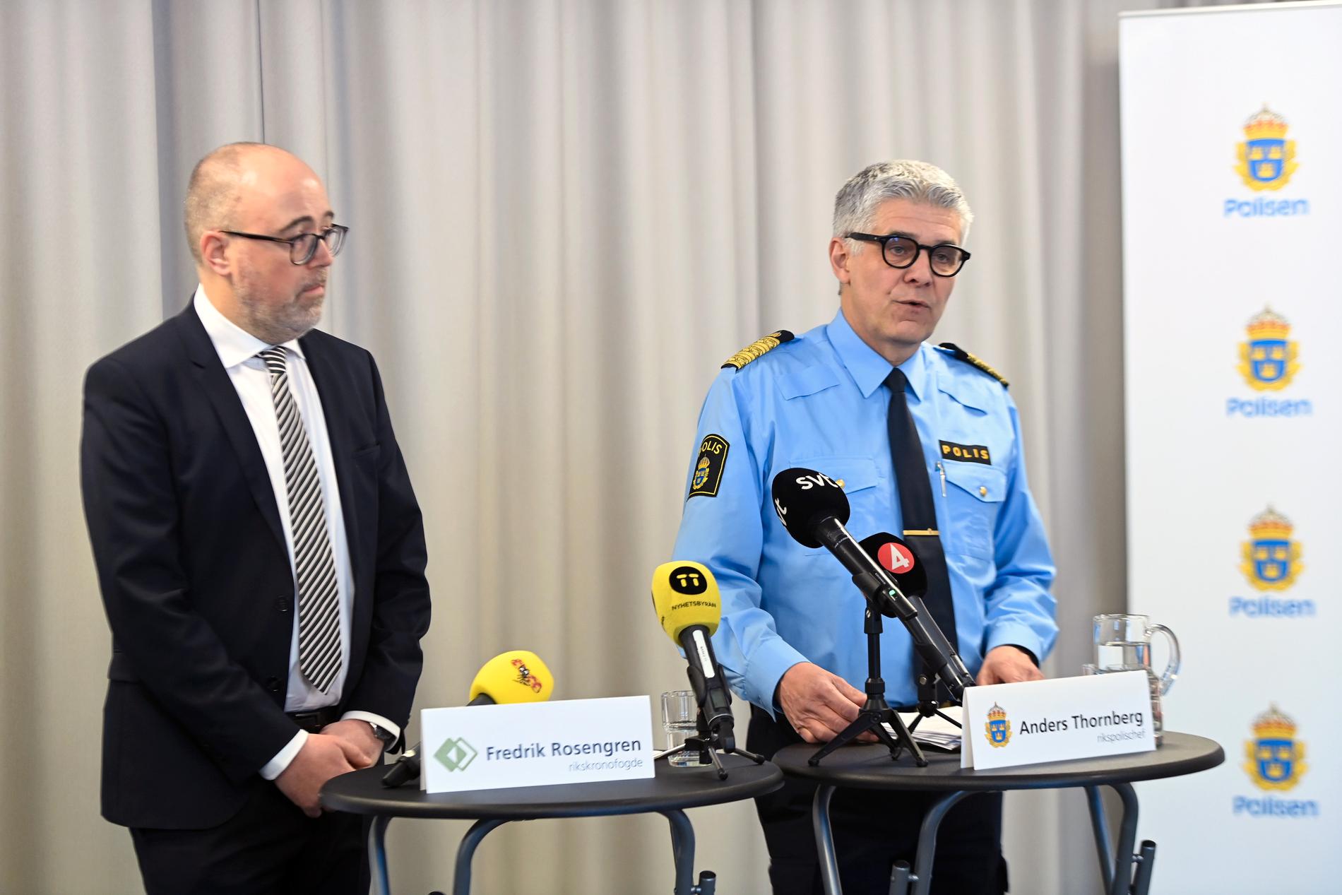 Anders Thornberg och Fredrik Rosengren höll pressträff om arbetet mot organiserad brottslighet. 