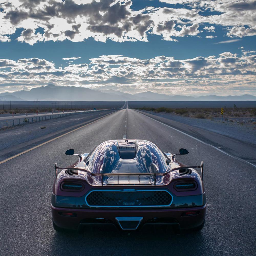 En rak motorväg i Nevada – arenan för världsrekordförsök.