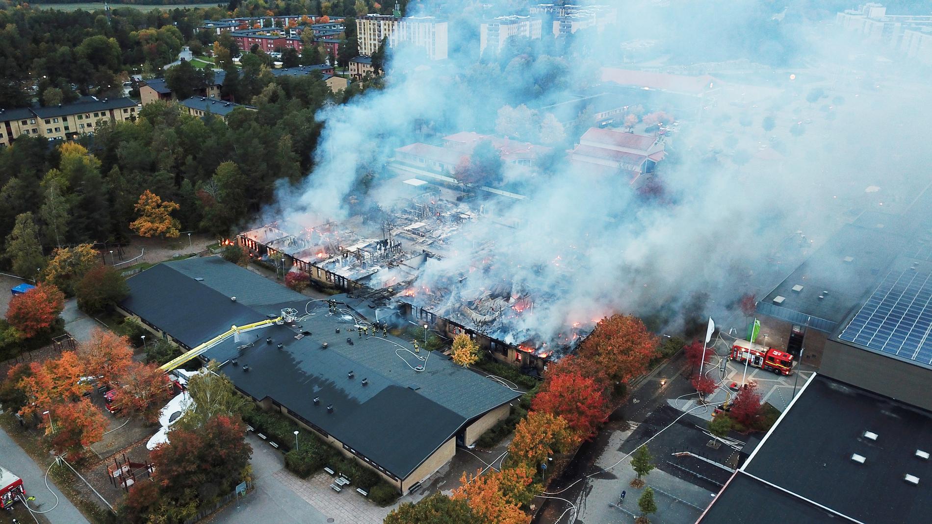 Gottsundaskolan i Uppsala efter misstänkt anlagd brand.