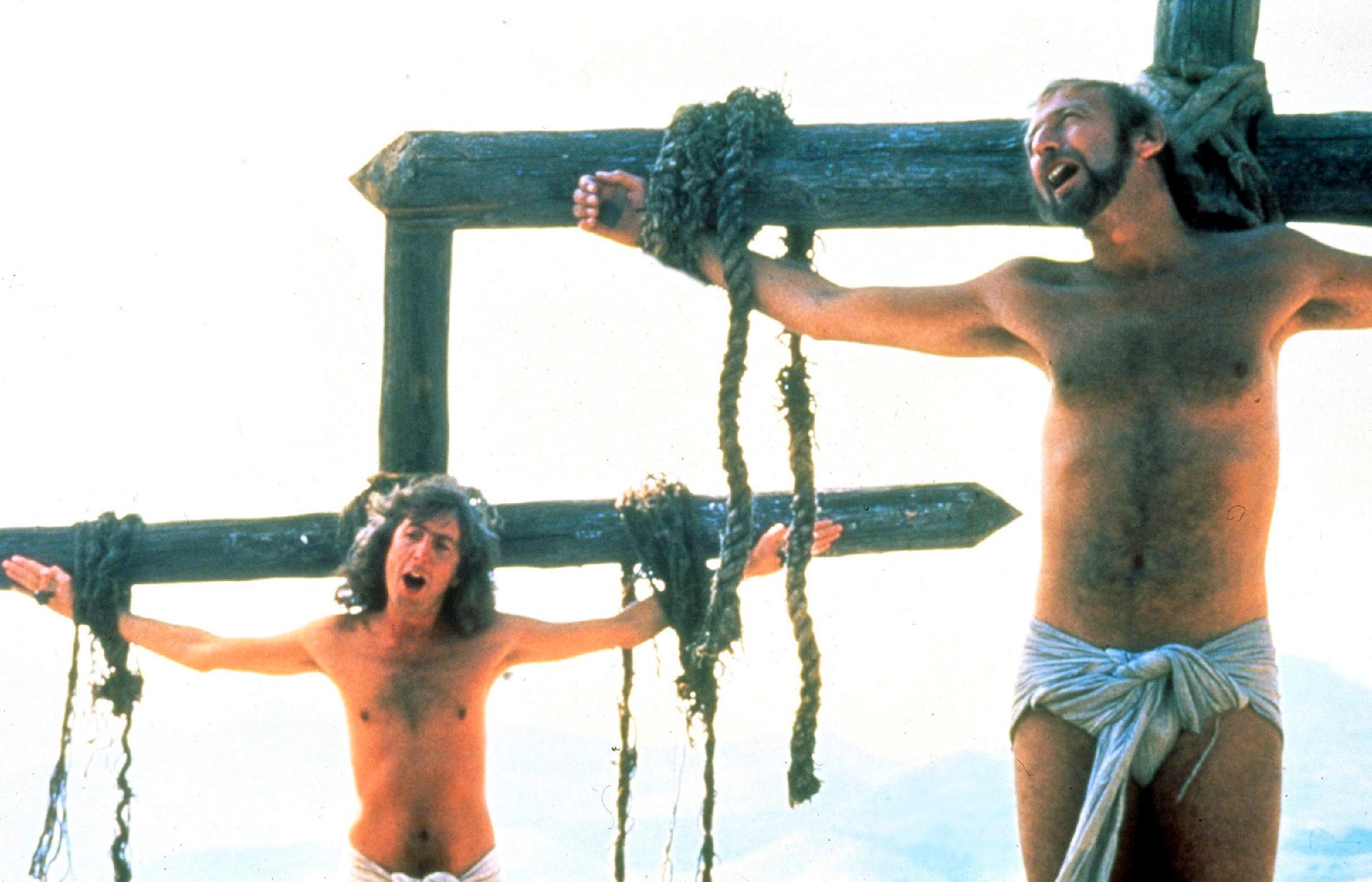 Eric Idle och Graham Chapman i slutscenen av "Life of Brian". Arkivbild.