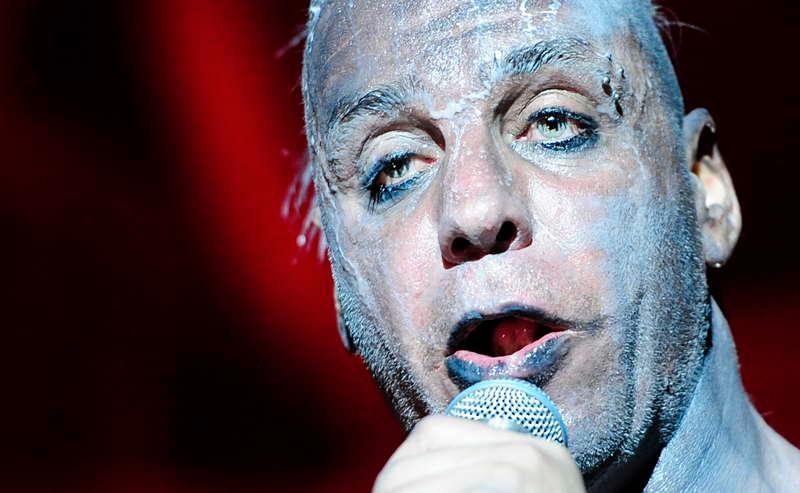 Till Lindemann och hans Rammstein steker publiken i ett fullsatt Globen.