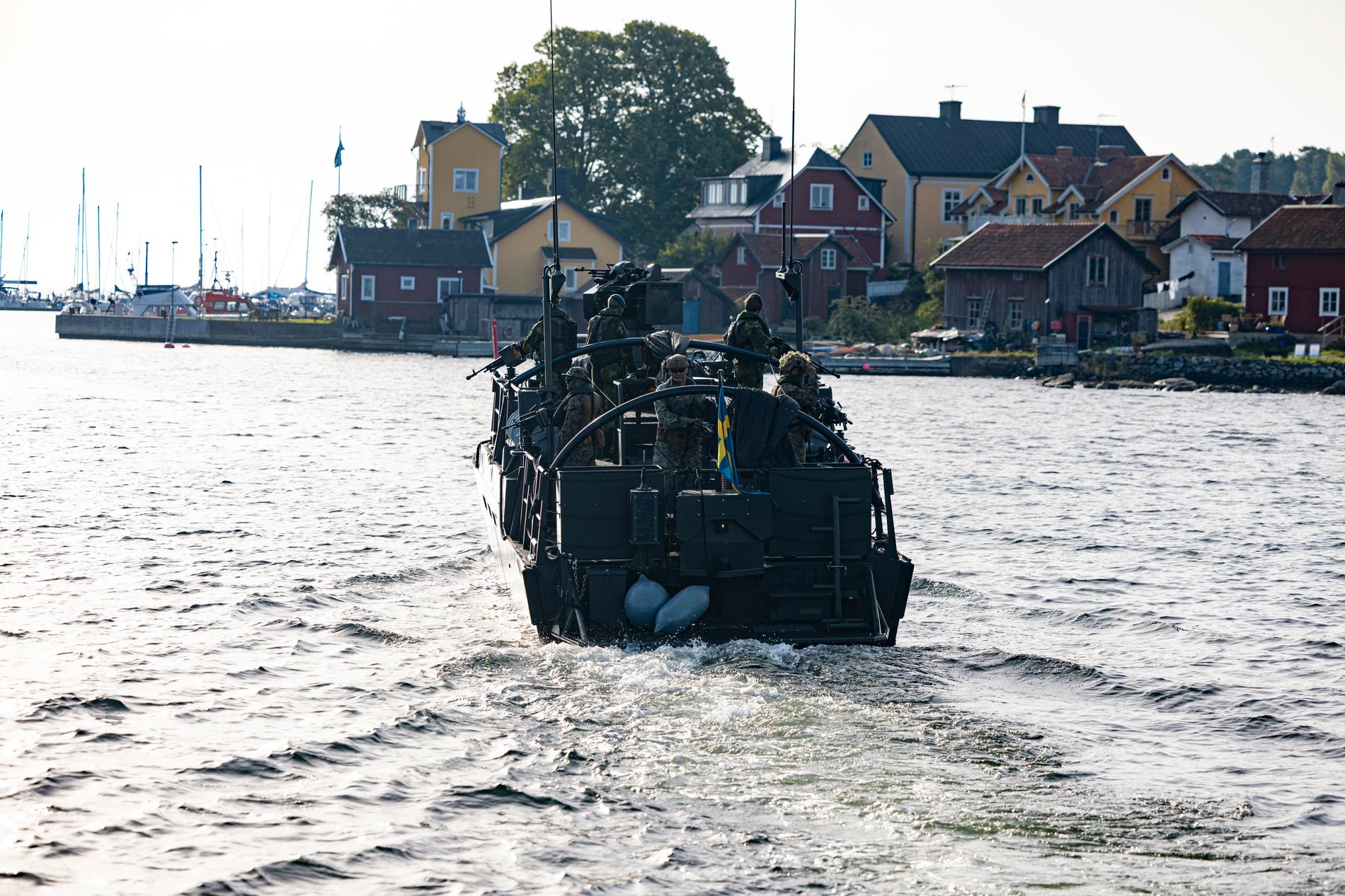 USA:s marinkår samövar med svenska amfibiesoldater i Stockholms skärgård.