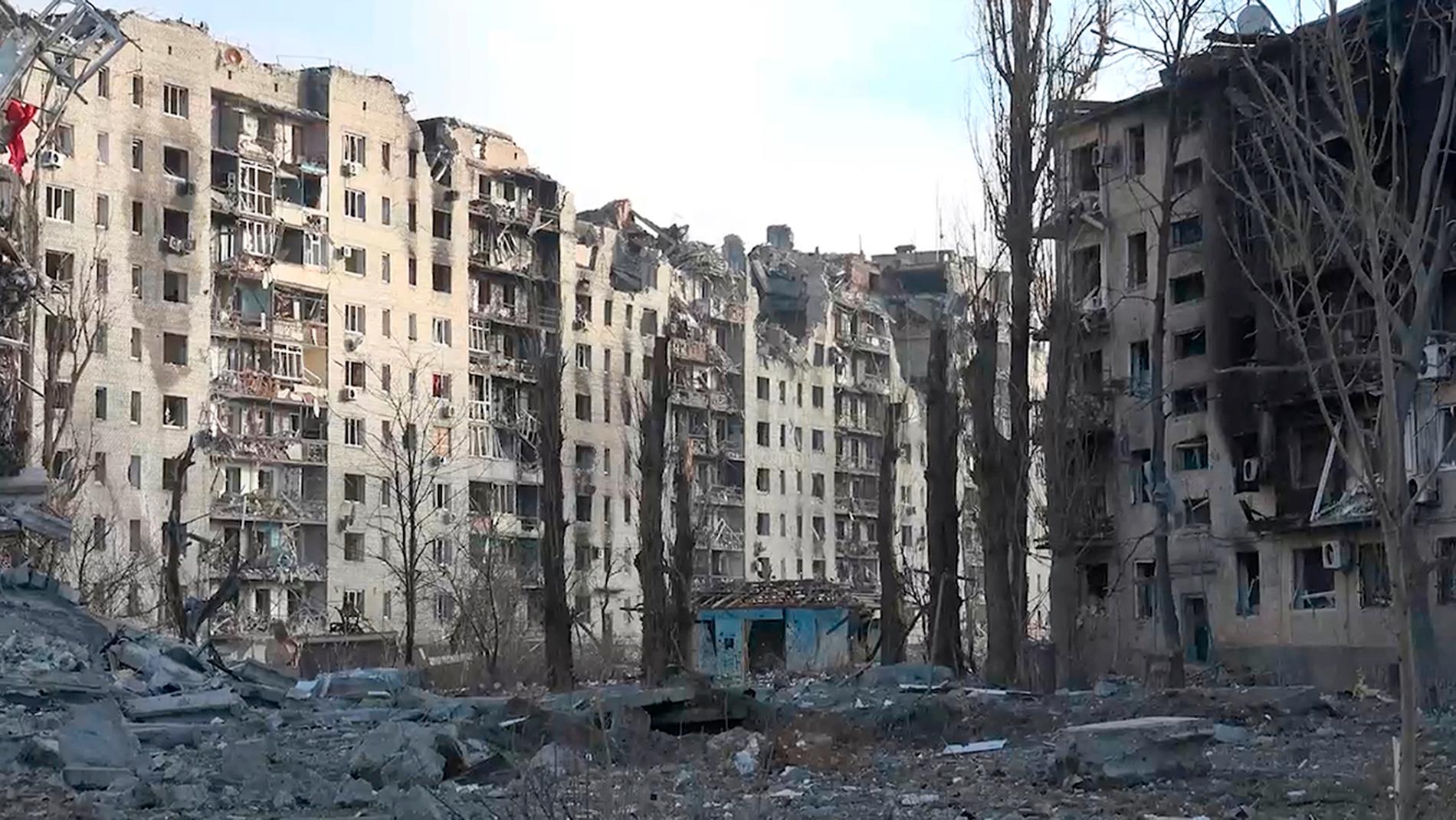 Bild från ett videoklipp som den Moskvatillsatte ledaren för länet Donetsk Denis Pusjilin lagt upp på telegram efter att ryska styrkor tagit kontrollen över staden Avdijivka. Klippet publicerades i helgen.