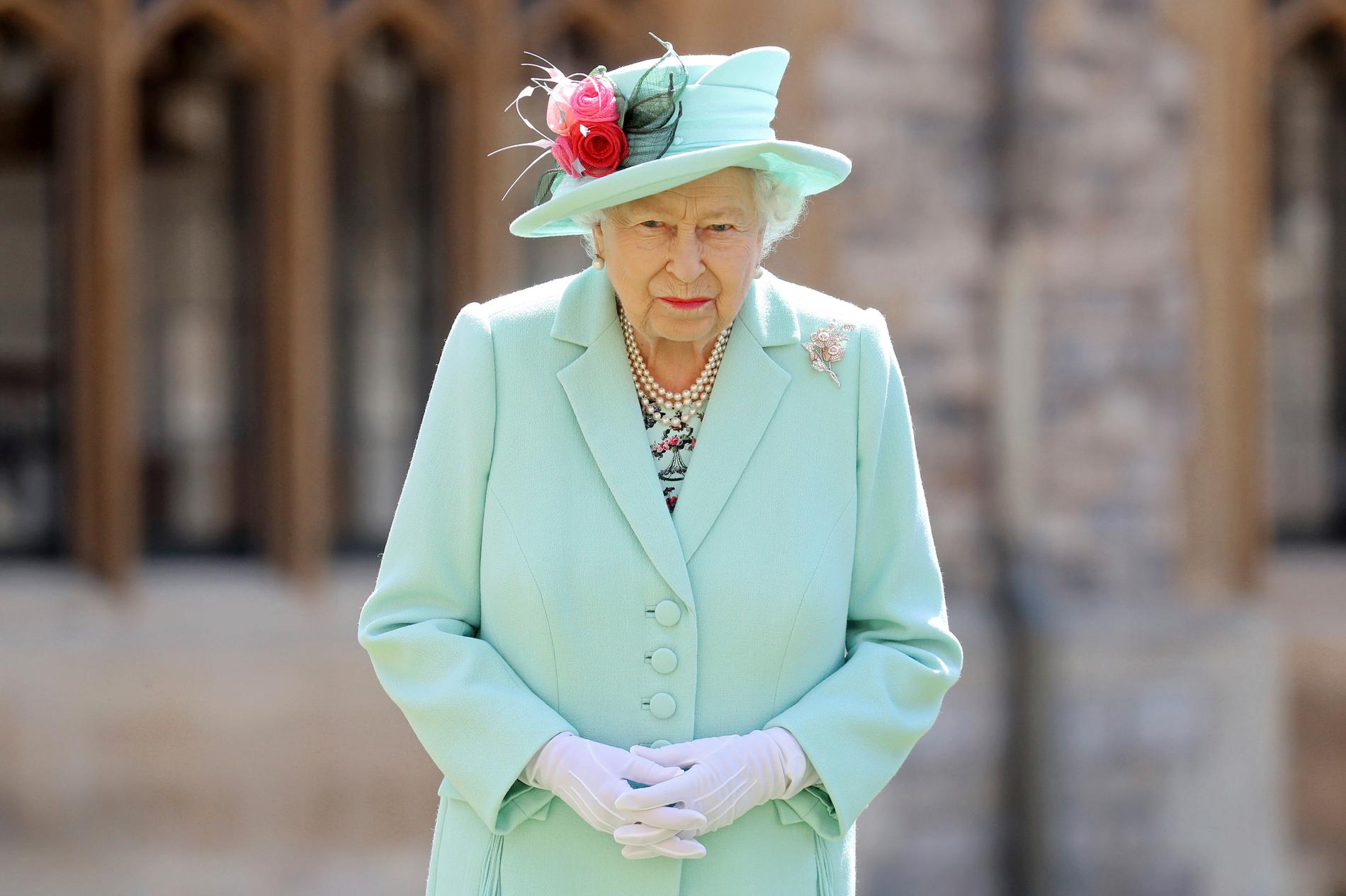 Enligt uppgifter till brittisk press kommer prins Harry att tvingas stå till svars inför sin 94-åriga farmor.