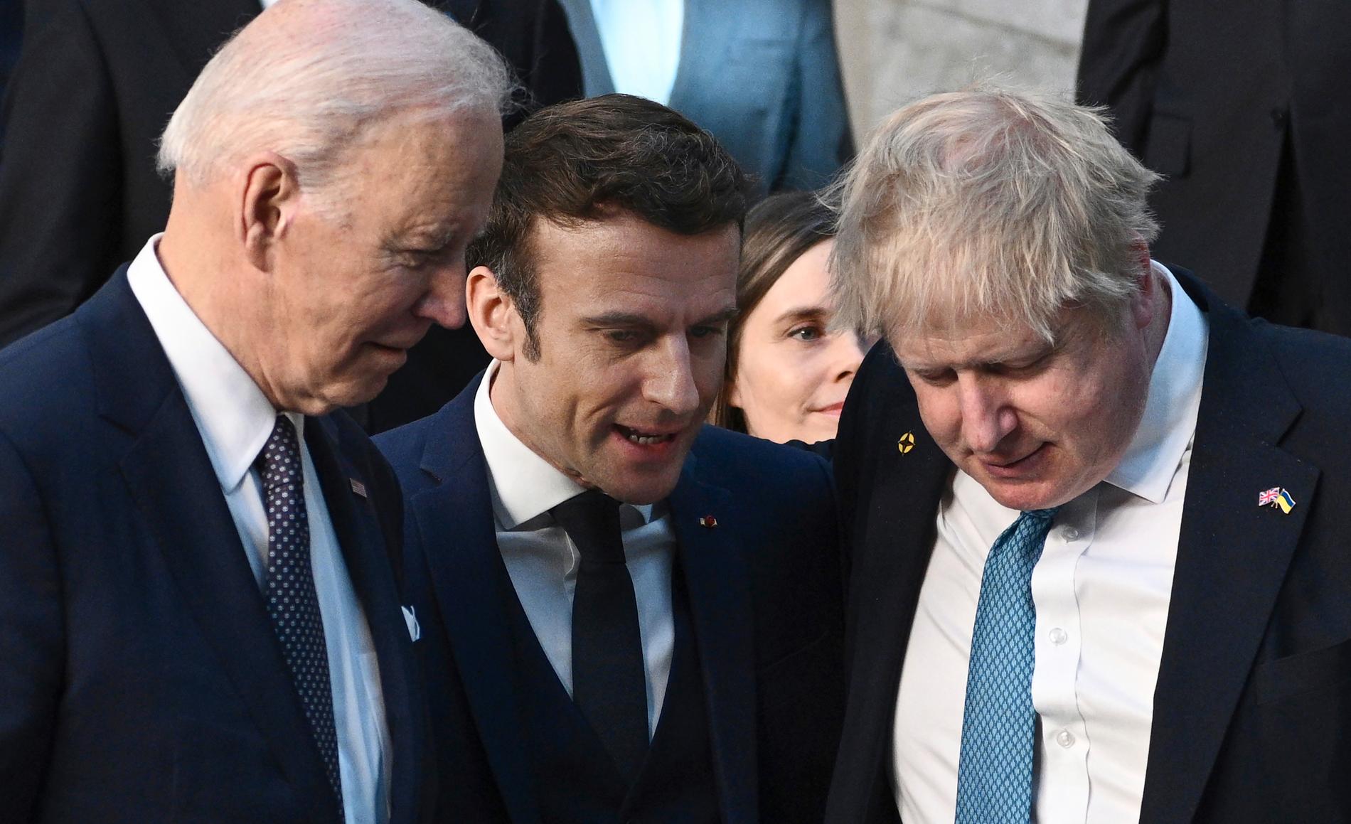 Biden, Frankrikes president Emmanuel Macron och Johnson.