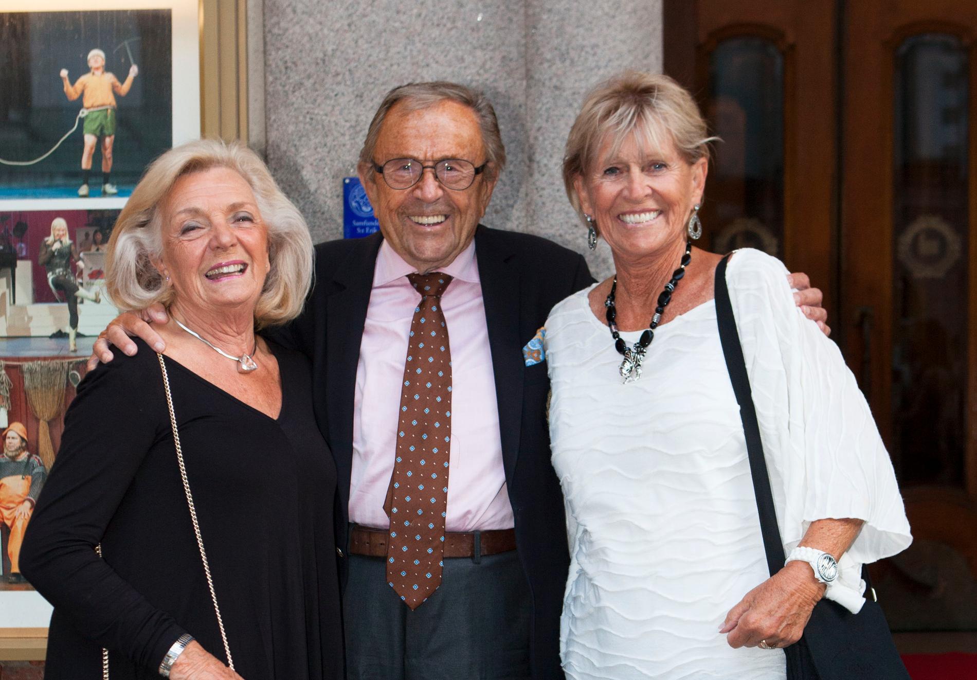 Mona Tumba 2013, längst till höger tillsammans med Anita Bornebusch och Arne Weise