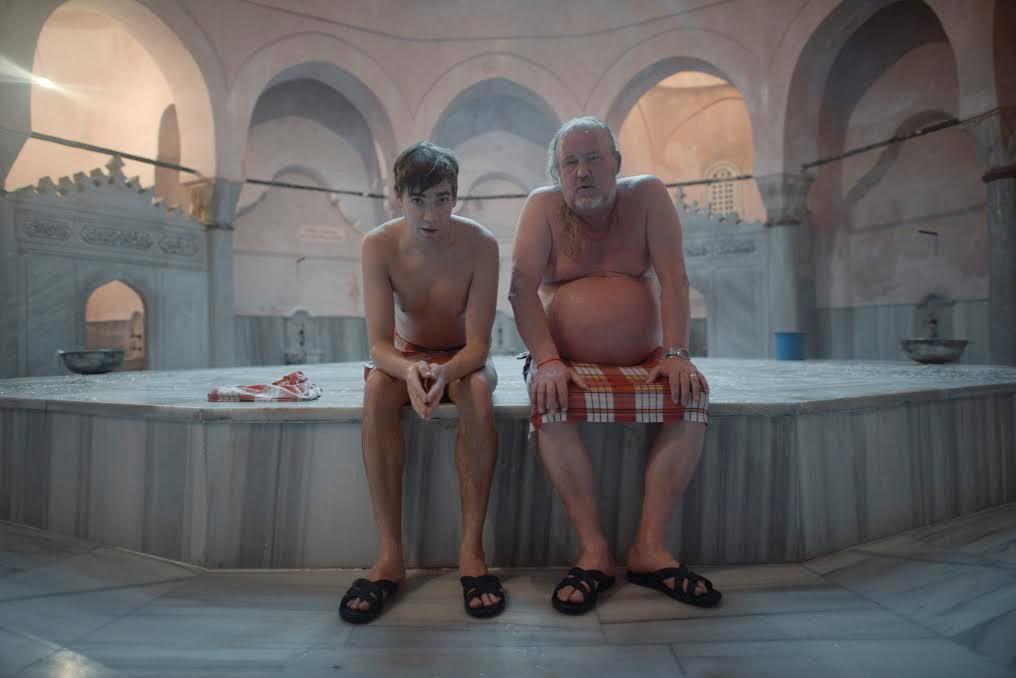 BADPOJKAR Pelle Almqvist och Plura Jonsson går på badhus i Istanbul i ”Pluras kök”