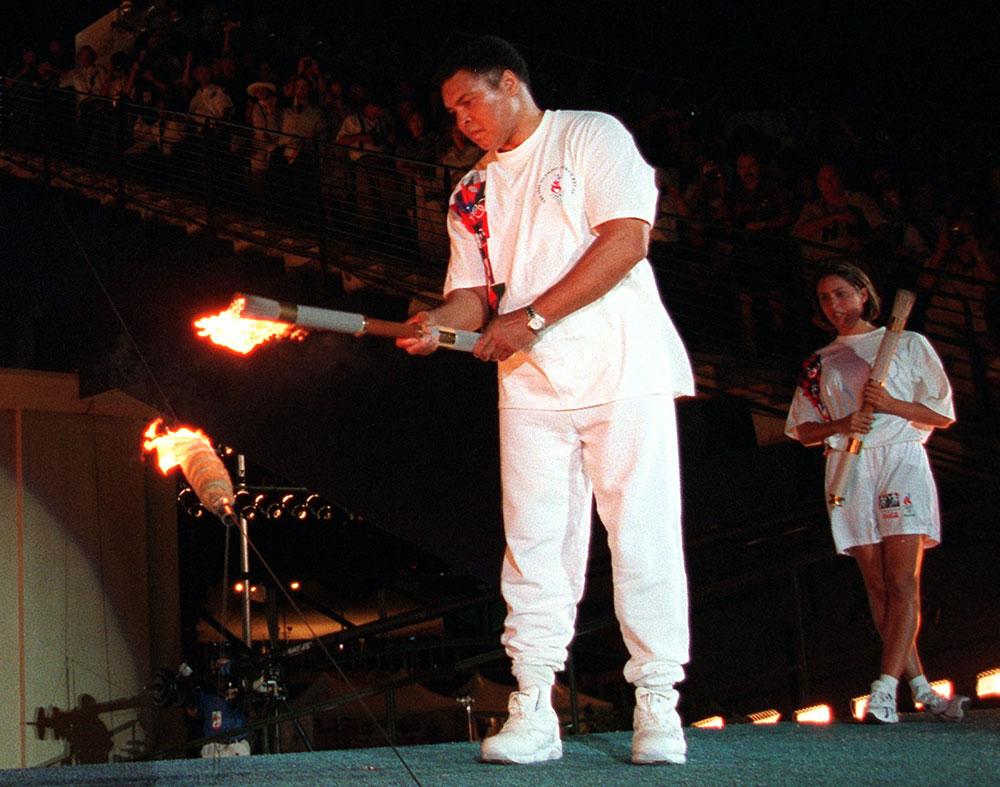 TÄNDER ELDEN Muhammad Ali tänder OS-elden i Atlanta 1996.