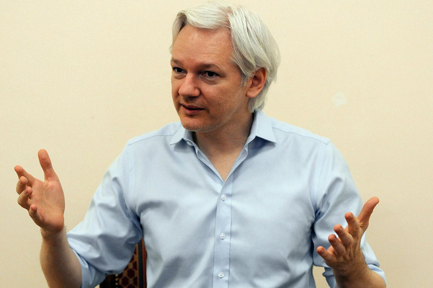 "HJÄLTE" Wikileaks frontperson Julia Assange hyllade Manning i en intervju med CNN: "Vi kallar de som är villiga att riskera att bli martyrer för oss andra hjältar, Bradley Manning är en hjälte".