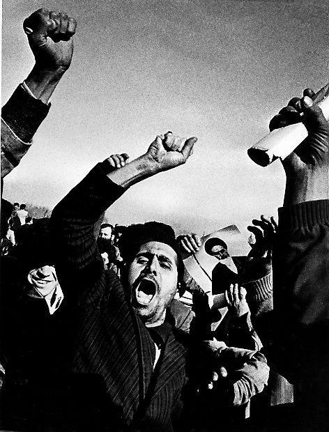 Protesterna mot shahens regim 1979 förde prästerna till makten i Iran.
