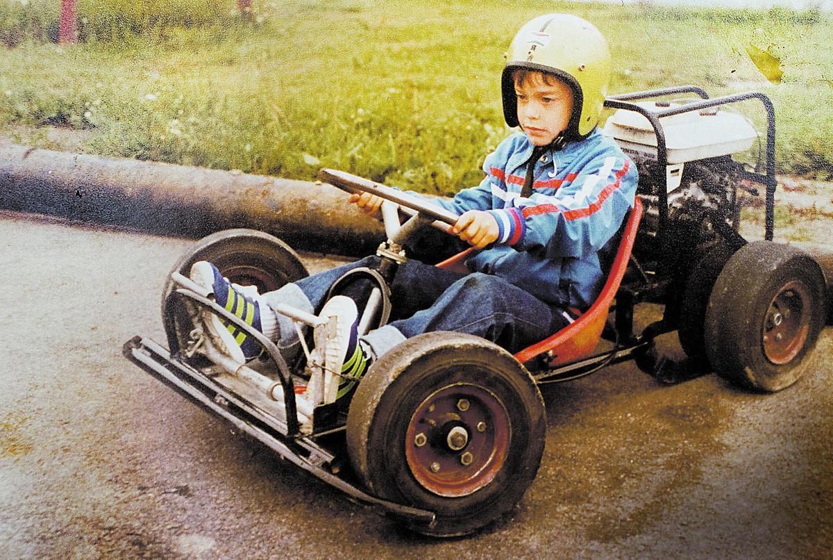 ÅKER GO-CART Här fyller Christian von Koenigsegg fem år och får åka go-cart med kompisarna som present.