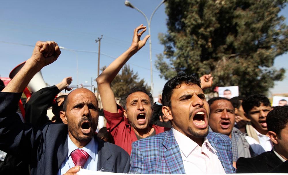 Protester efter den bilbomb som dödade 35 människor och skadade ett dussintal i Jemens huvustad Sanaa den 10:e januari.