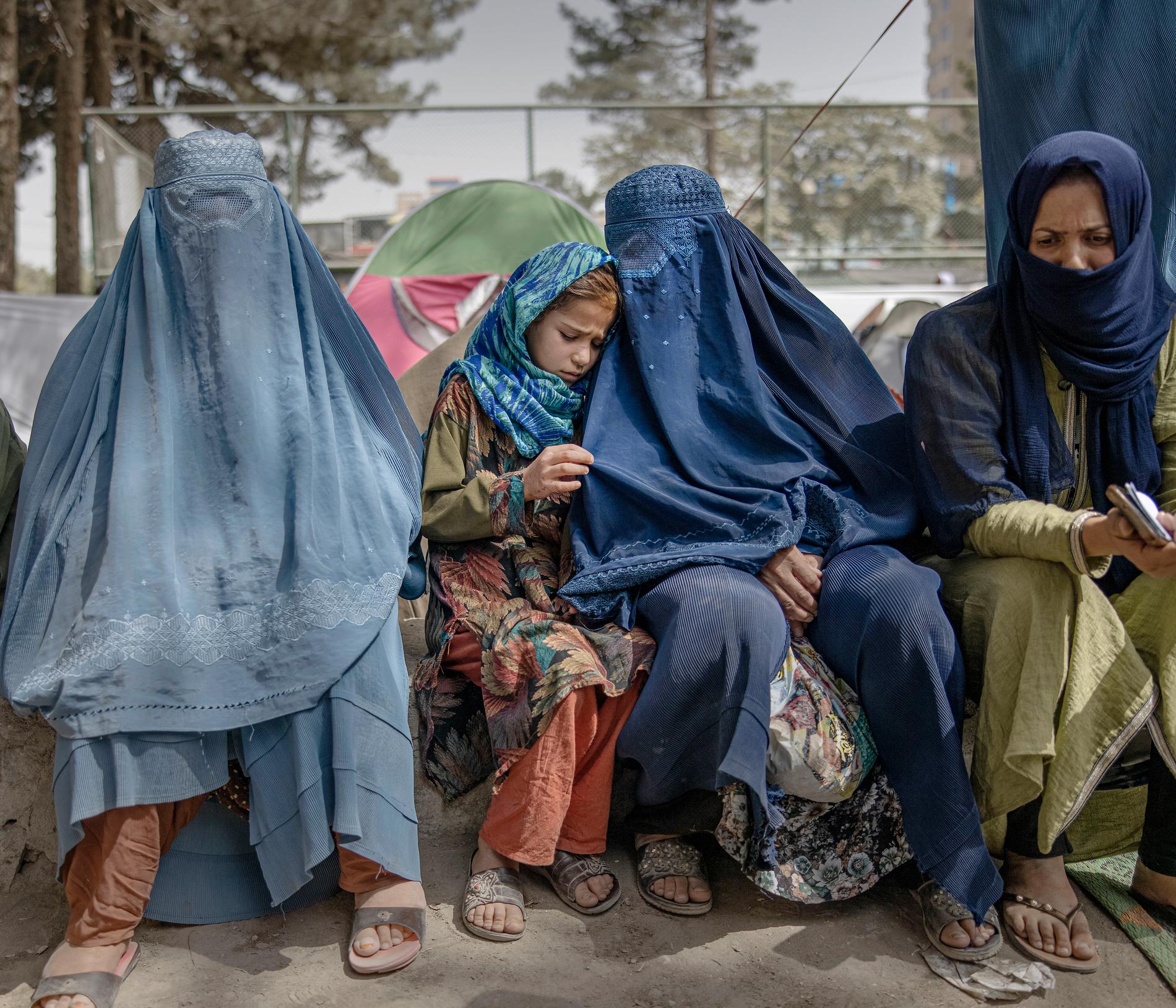 I Kabul samlas många internflyktingar från andra delar av landet och lever nu på gatan under svåra förhållanden.