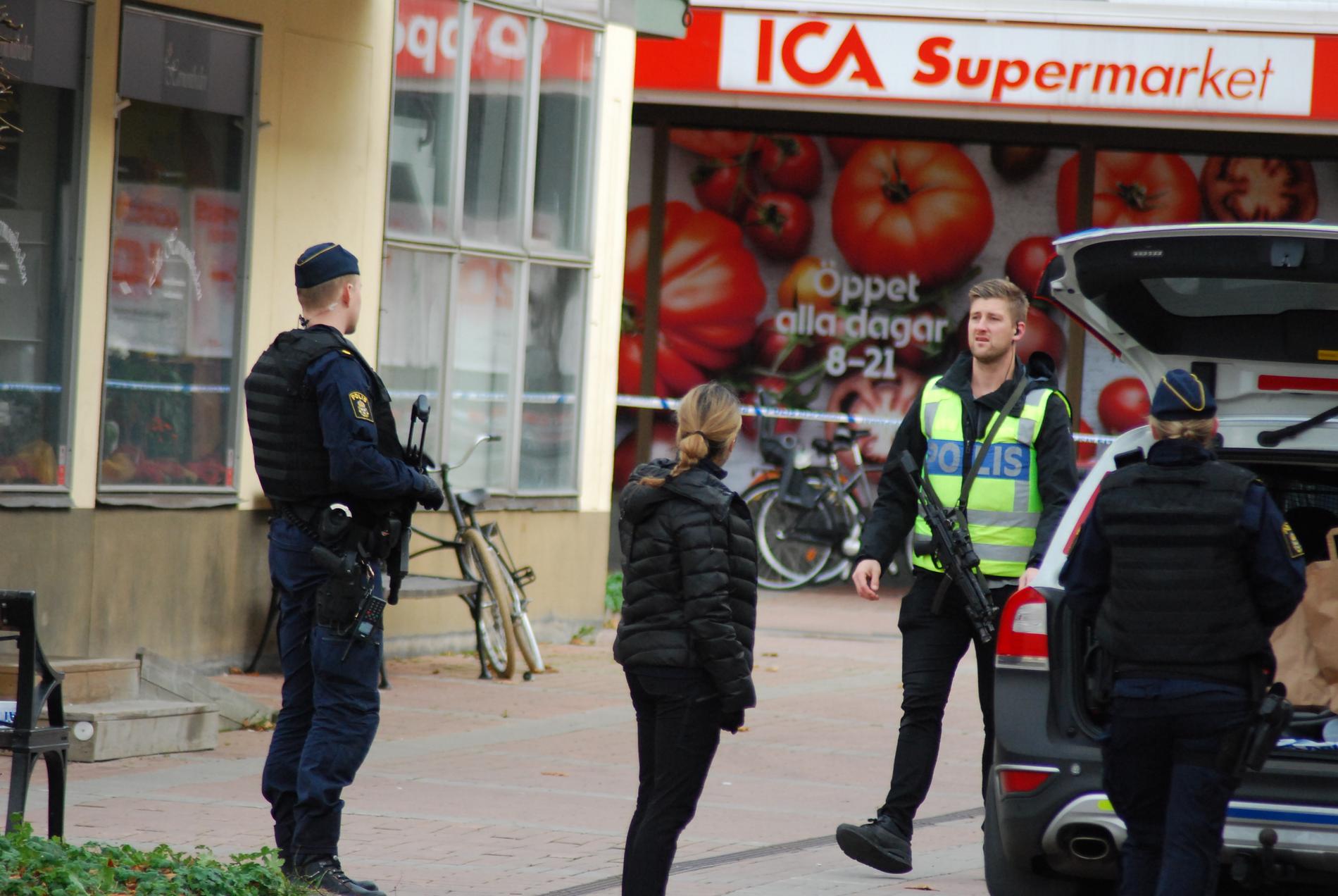 Åtvidabergs sparbank utsattes idag kl 14:57 för ett väpnat rån.