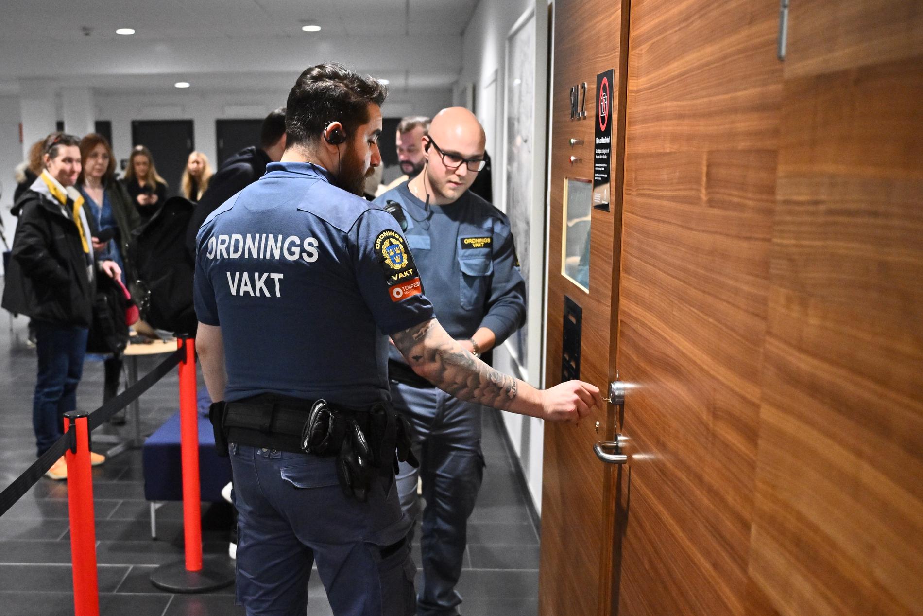 Rättegången för mordet hölls i Attunda tingsrätt i Sollentuna. Bild från första förhandlingsdagen.