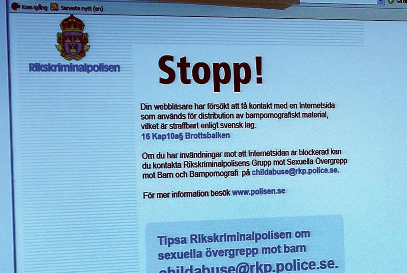 Genom ett samarbete med polisen spärrar svenska internetleverantörer vissa barnporr­sajter. Psykologen Christer Olsson menar att även sökmotorer som Google borde sluta länka till porr.