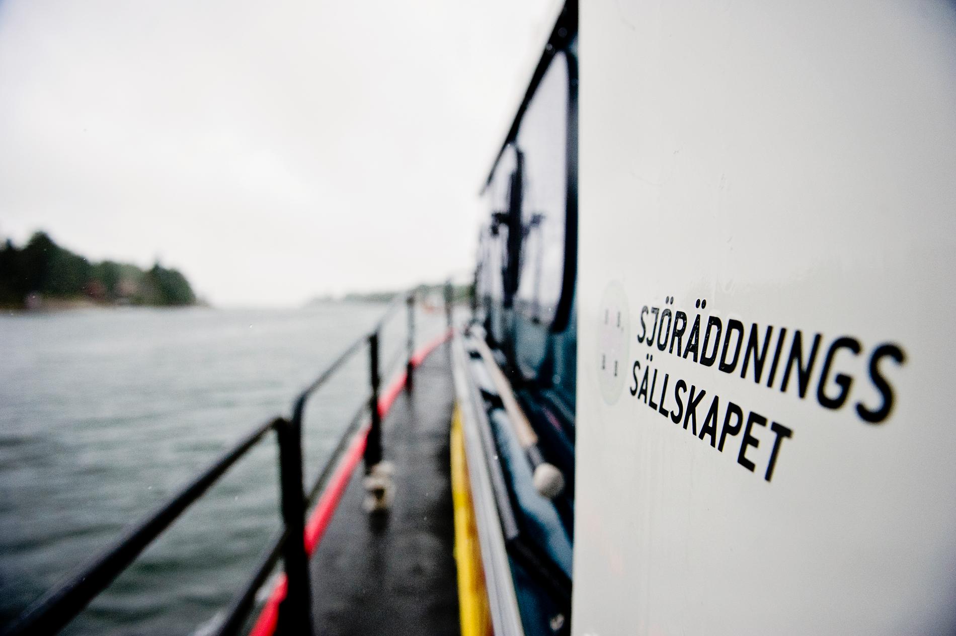 Sjöräddningssällskapet larmades tillsammans med Kustbevakningen och Sjöfartsverket ut efter det att en seglare fallit överbord. Arkivbild.