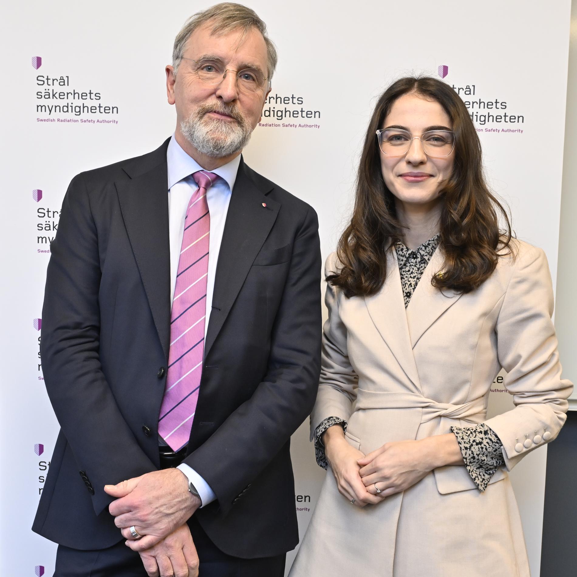 Generaldirektören på Strålsäkerhetsmyndigheten Michael Knochenhauer och klimat- och miljöminister Romina Pourmokhtari.