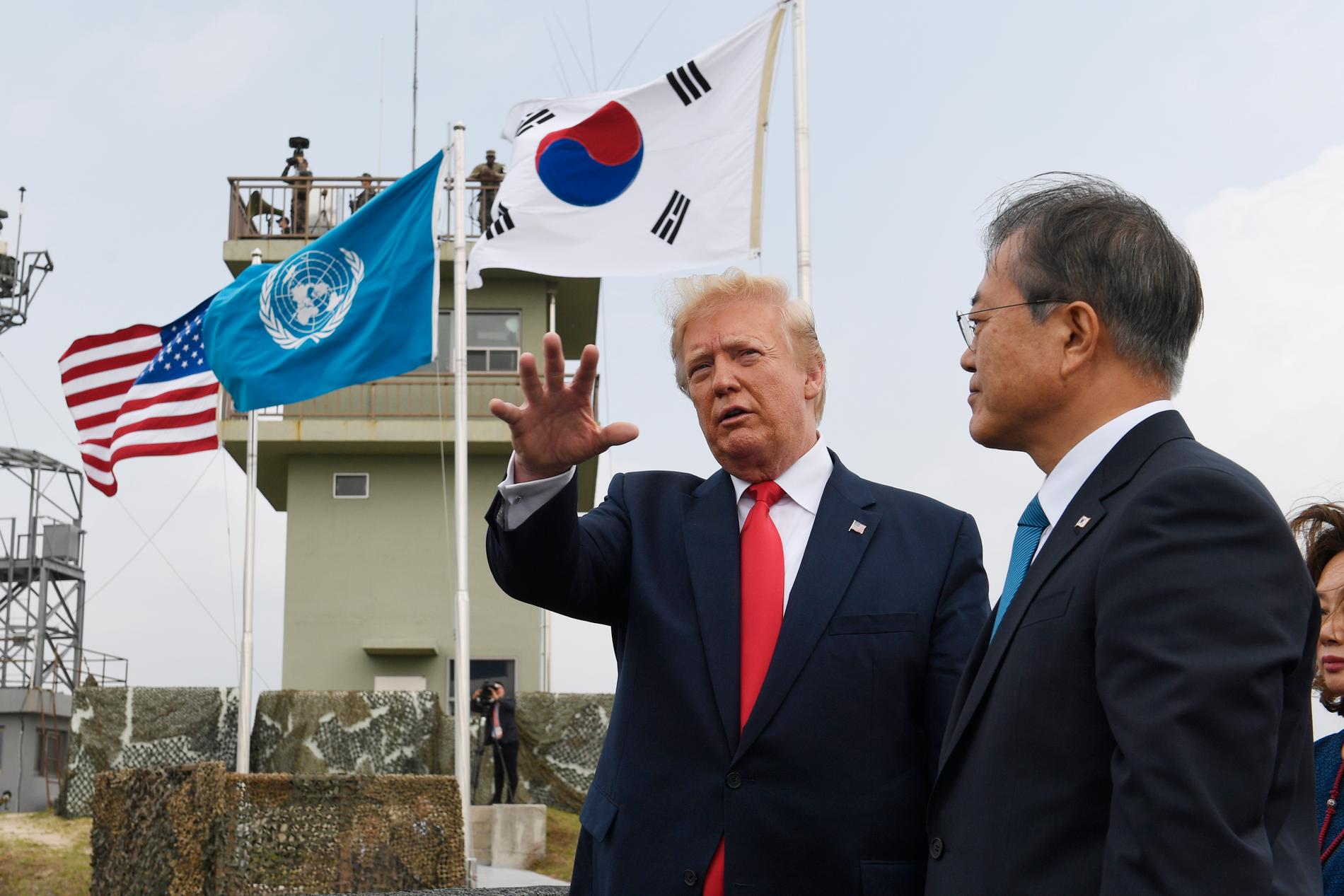 Donald Trump med Moon Jae-In inför mötet med Nordkoreas ledare Kim Jong-Un.
