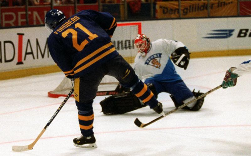 Peter Forsberg lurar upp hela det finska försvaret på läktaren under World Cup 1996 och sätter slutligen 4–2-pucken bakom Kari Takko.