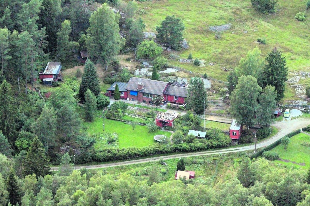 hennes hem I den här tegelvillan i Spekeröd mellan Kungälv och Stenungsund har försvunna Marina Johansson sitt hem.