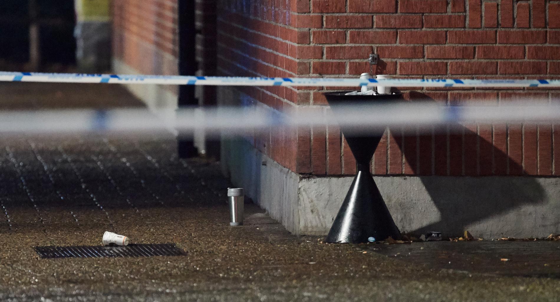 Ett område på Kaptensgatan i Malmö spärrades av sedan ett misstänkt farligt föremål anträffats i anslutning till ett hotells entré, men det visade sig bara handla om en termos i metall.