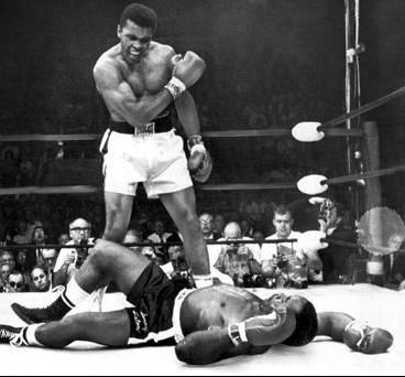 En legend föds När Muhammad Ali två gånger om slog ut Sonny Liston hade sagan om "the Greatest" bara tagit form. I dag fyller 1900-talets störste idrottsman 60 år.