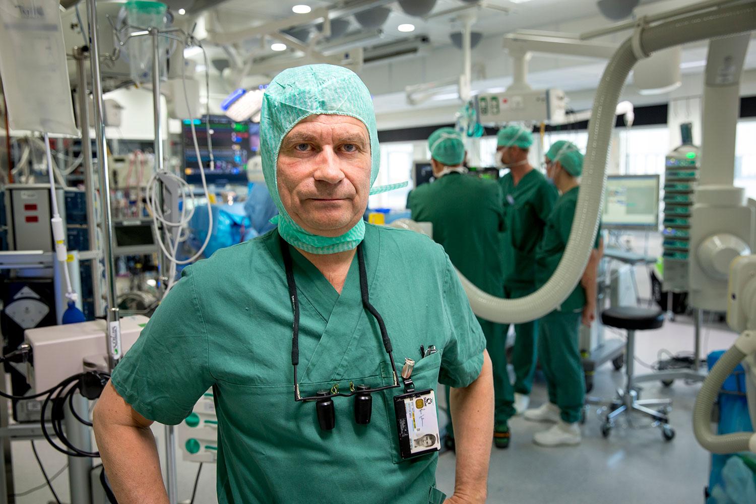 Sune Johansson på en bild i operationssalen tagen vid ett tidigare tillfälle.