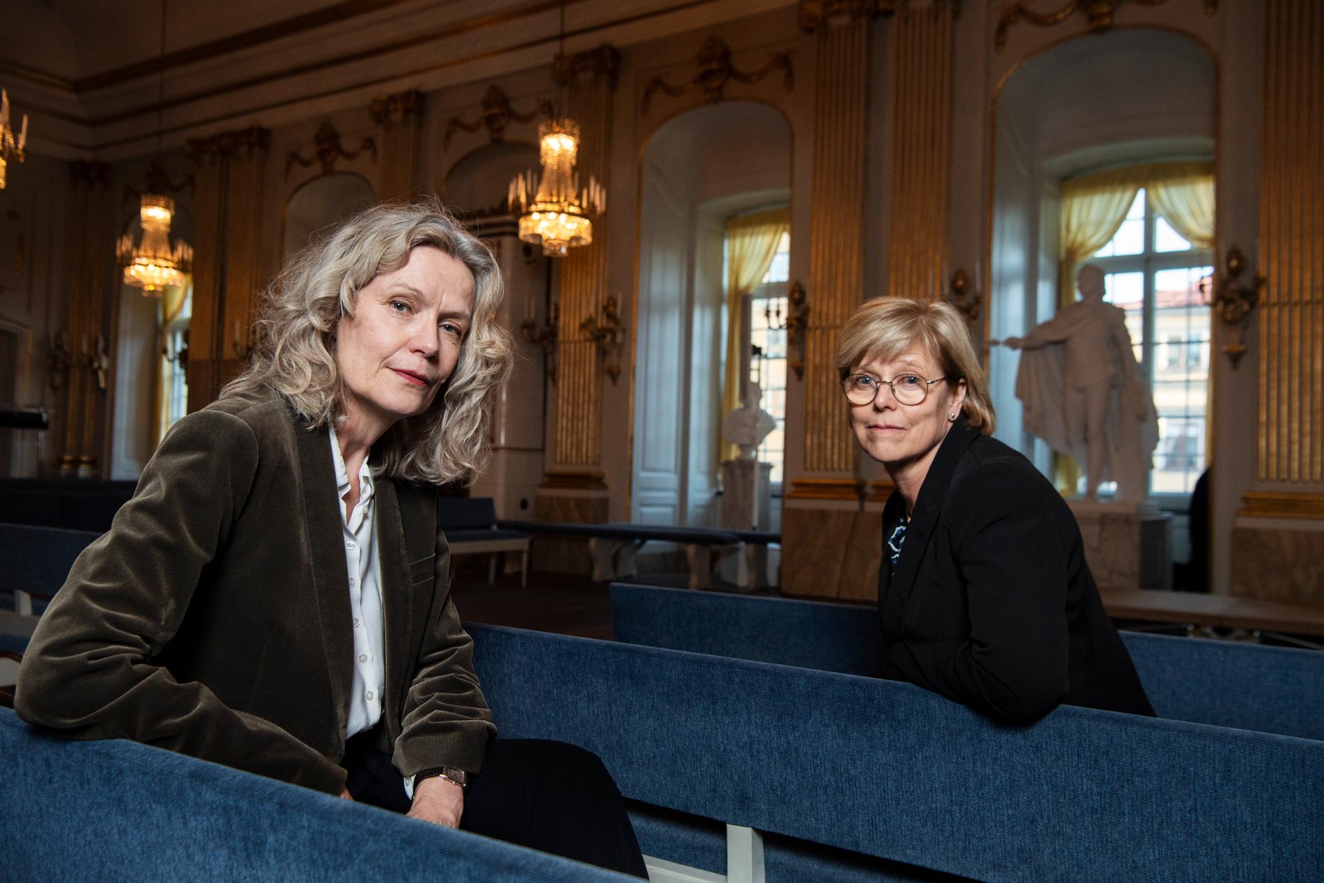 Åsa Wikforss och Ingrid Carlberg har skrivit böcker om "alternativa fakta" och påverkanskampanjer.