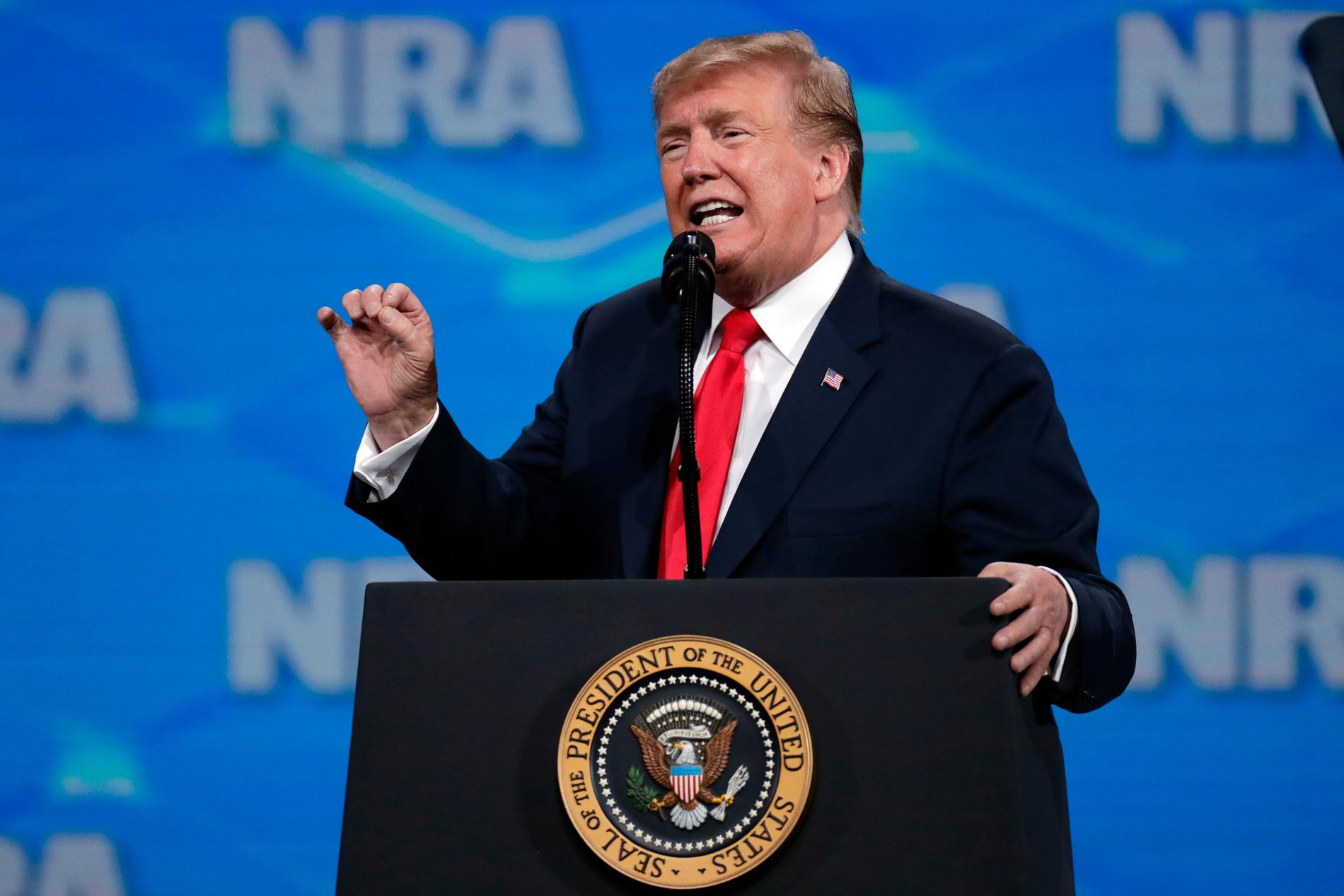 Trumps besked att USA drar sig ur FN:s vapenhandelsfördrag mottogs med jubel av publiken på NRA:s årsmöte i Indianapolis under fredagen.