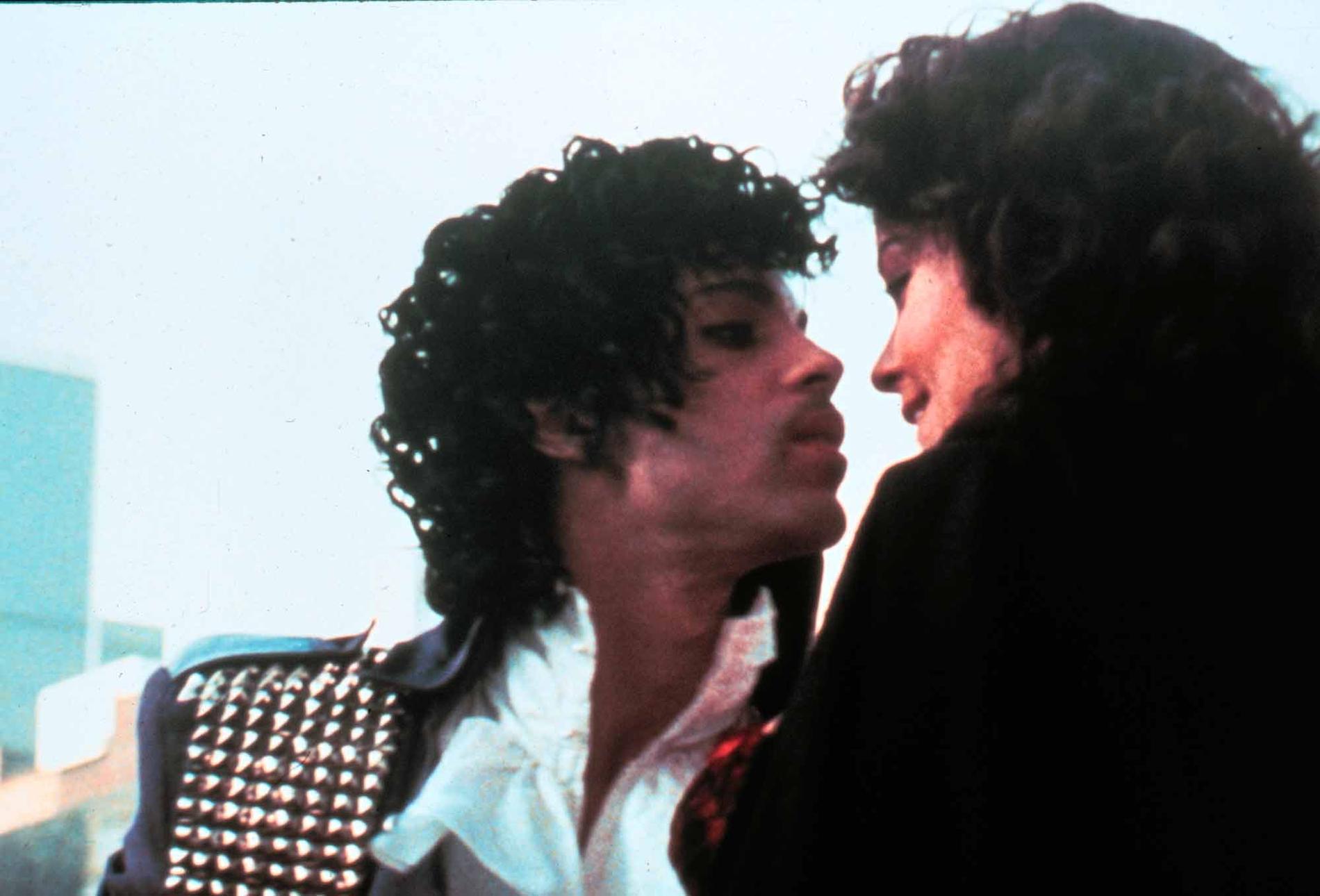 Prince och Appolonia Kotero i musikfilmen ”Purple rain” 1984.