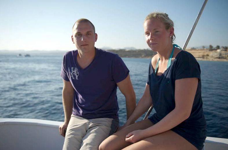 Billy Sidefalk, 22, och Alexandra Kekkonen, 21, vågar inte bada längre efter hajattackerna.
