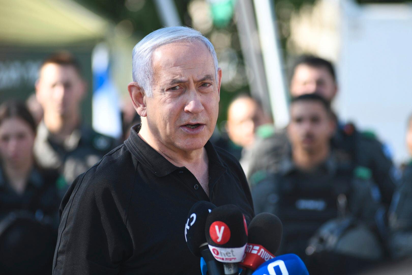  Israels premiärminister Benjamin Netanyahu säger nej till vapenvila med Hamas. Operationen i Gaza fortsätter med full kraft meddelade han i ett tal i helgen.