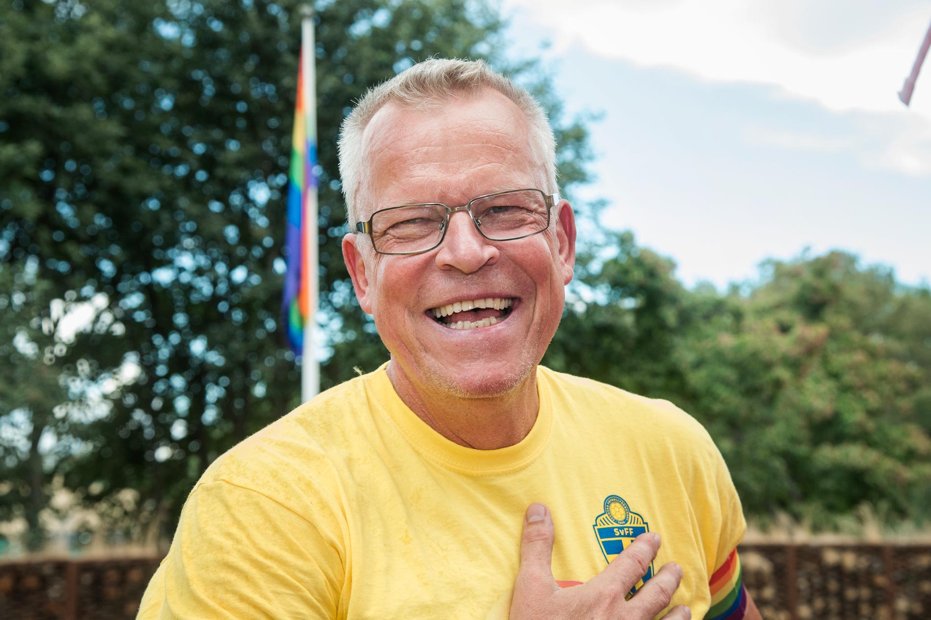 Janne Andersson på Sportbladets Prideflak