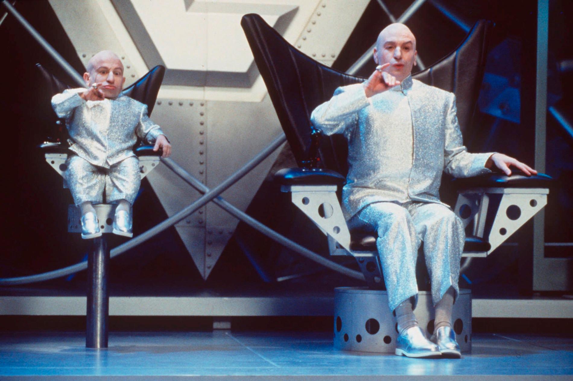 Verne Troyer och Mike Myers i filmen Austin Powers.