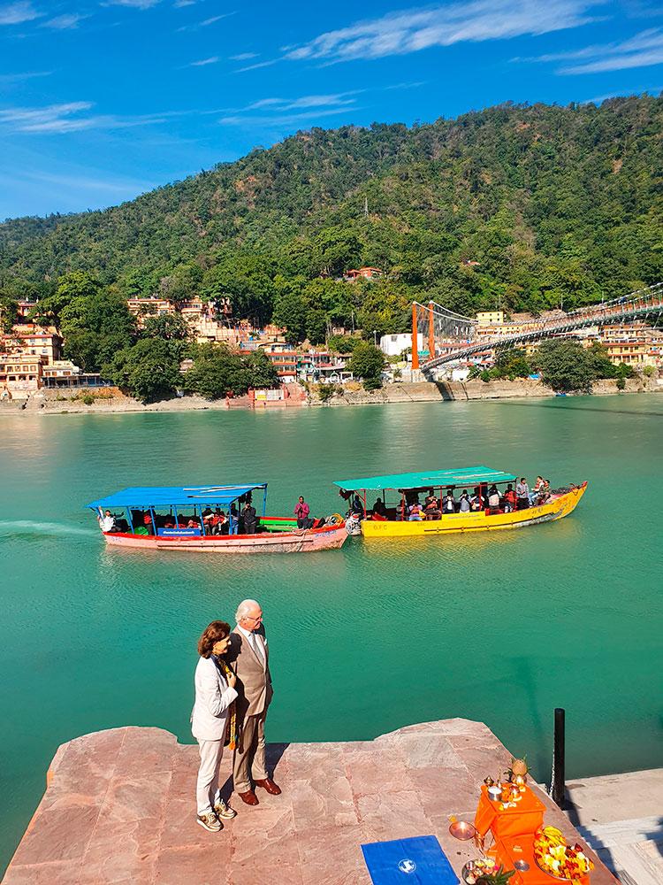 ”Den här delen av Indien är väldigt vacker”, sade Kungen under besöket vid Ganges. 