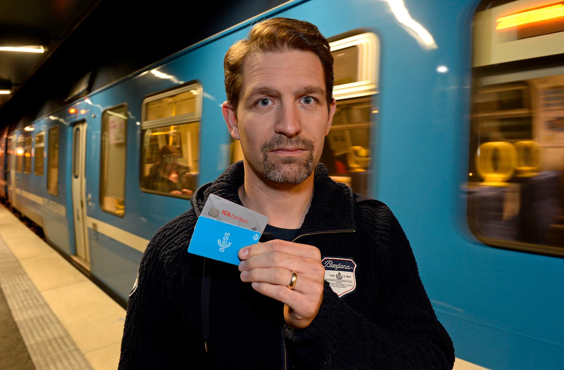Ronny Eriksson vill ha ett nytt kort från Ica Banken.