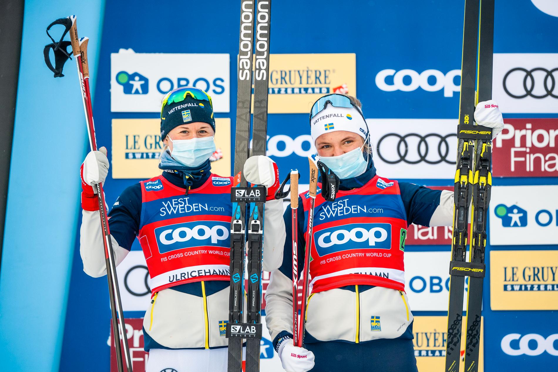 Maja Dahlqvist (t.v.) och Linn Svahn (t.h.) efter sprinten i Ulricehamn, 7 februari. 